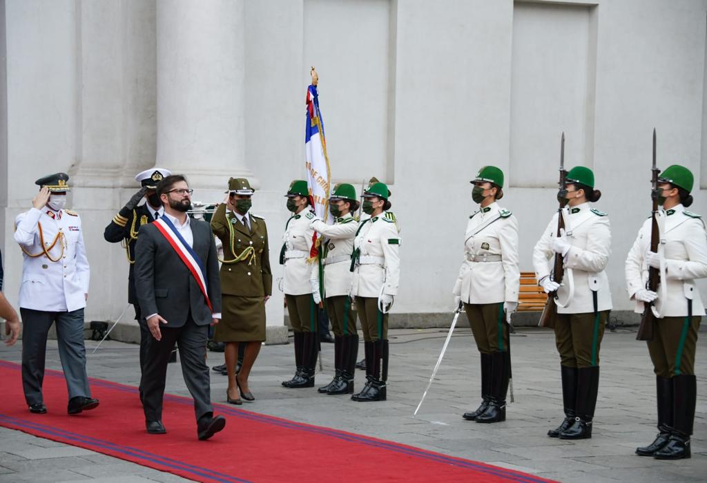 Boric por Carabineros: “veo que están haciendo esfuerzos por ponerse a tono”