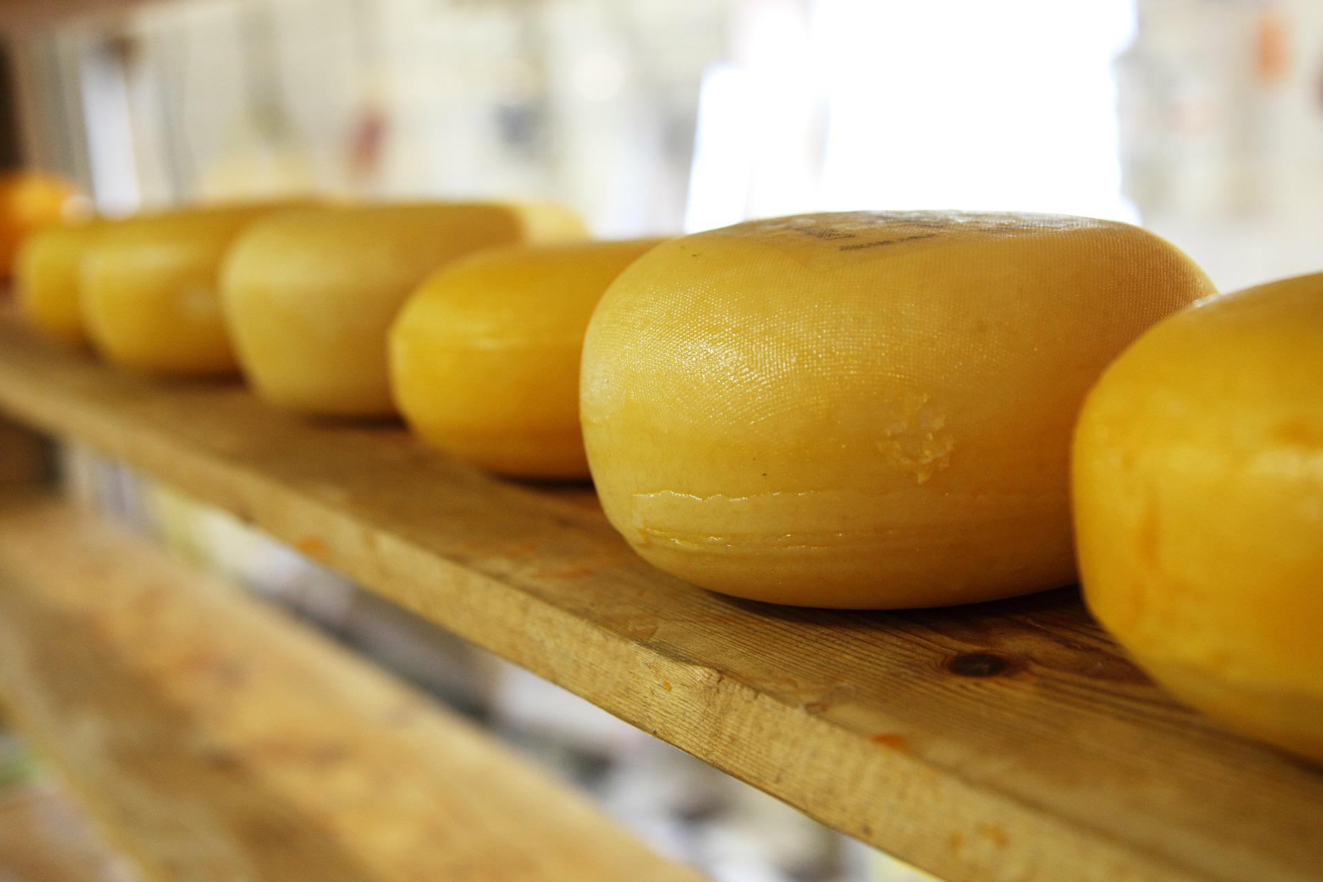 Sujetos robaron camión con 25 toneladas de queso: Fueron detenidos tras intensa persecución