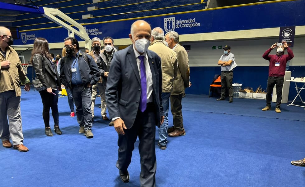 Candidato a rectoría UdeC, Bernardo Castro, tras votar: “El mensaje es de confianza y esperanza”