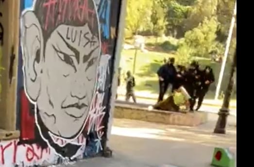 Diputado UDI difunde video de la agresión que sufrió el carabinero que disparó durante protesta