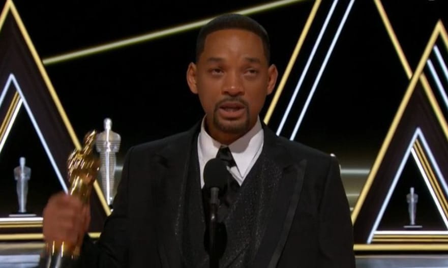 Imágenes muestran reacción y cómo tranquilizaron a Will Smith tras golpe a Chris Rock