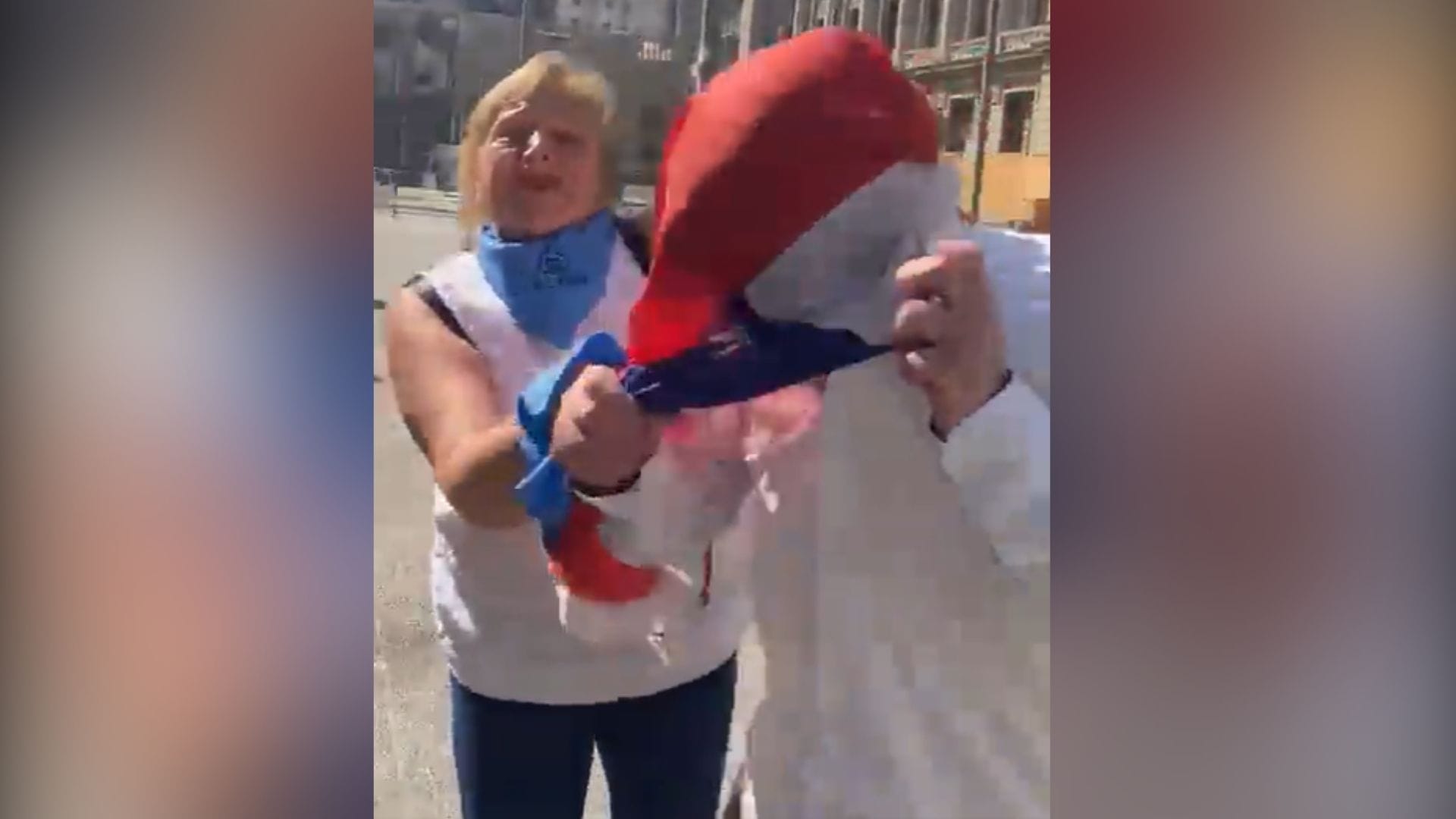 Agreden a constituyente Marcos Barraza en el centro de Santiago