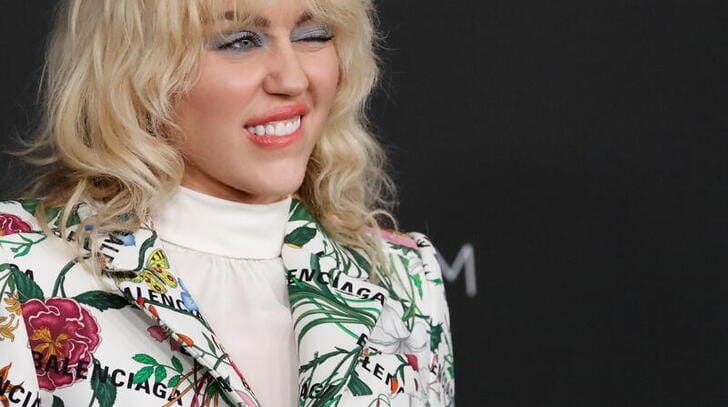 Rayo impactó su avión: Miley Cyrus vuela a Sao Paulo tras aterrizaje de emergencia en Paraguay