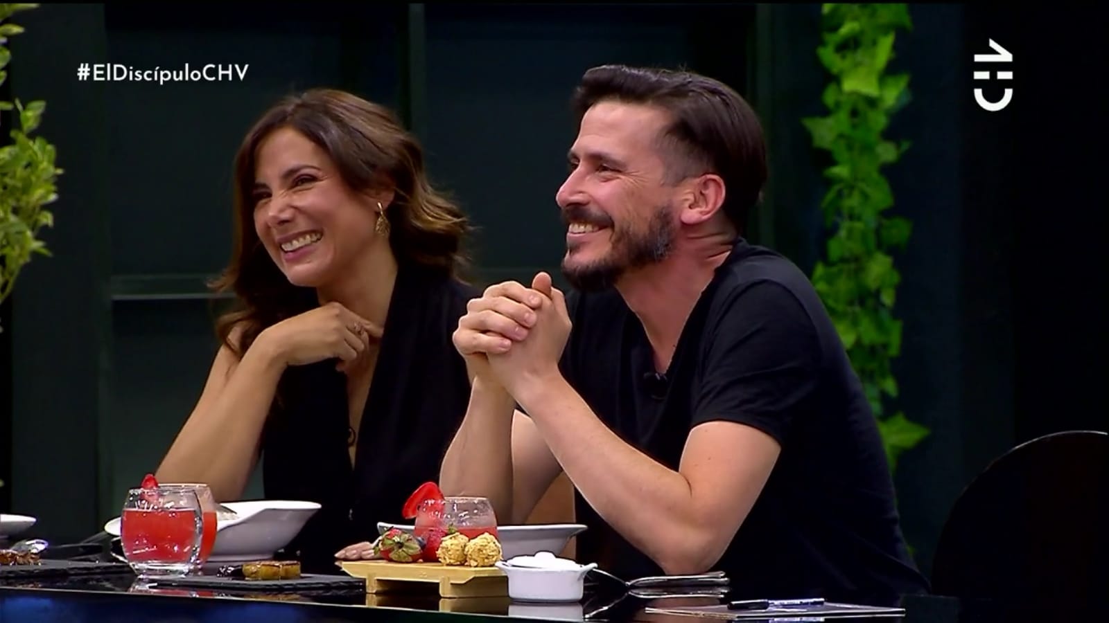 Cata Olcay entrega todas las razones para vivir su amor libre con Álvaro Espinoza