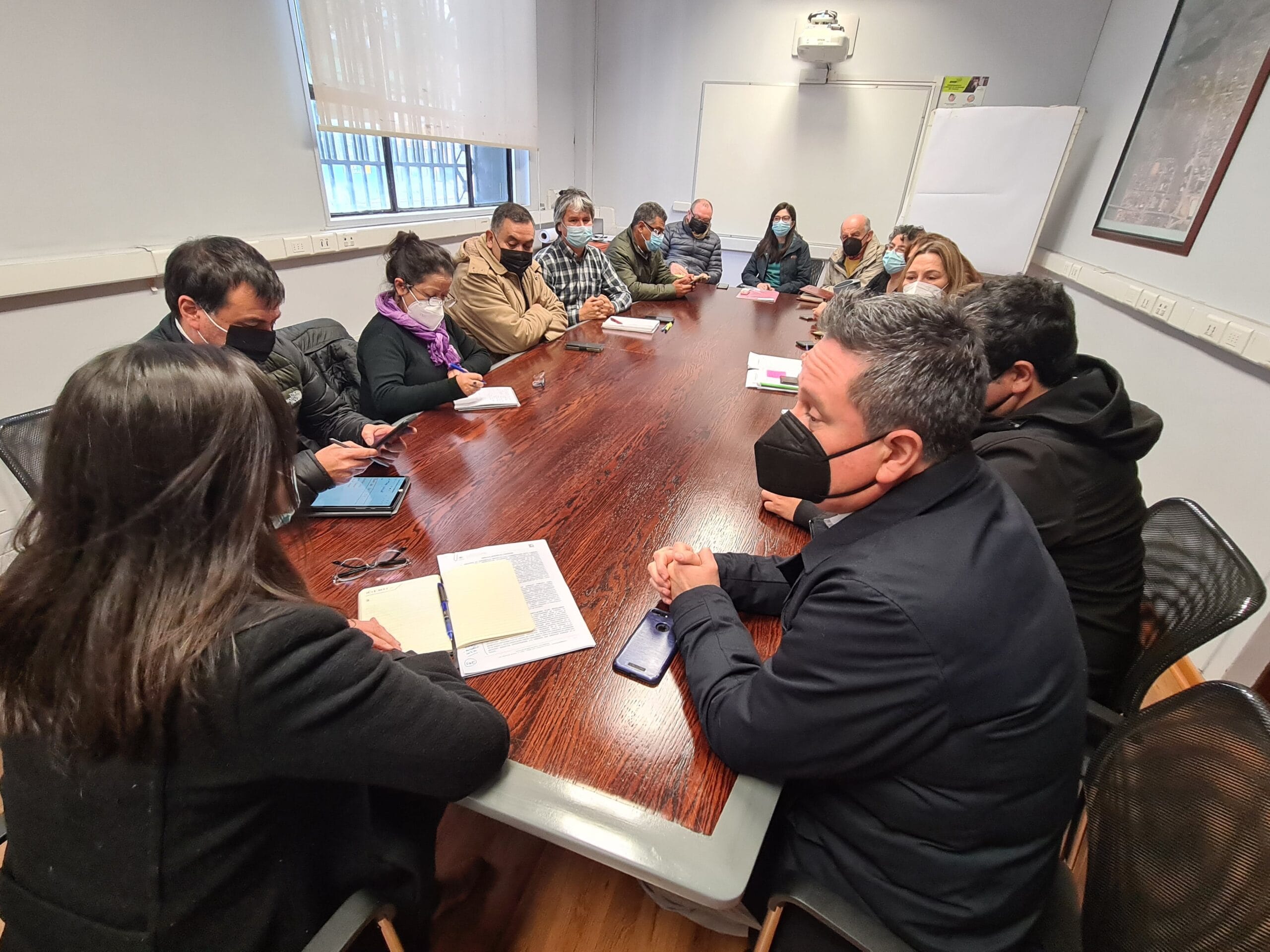 Coordinan acciones para solucionar filtración de agua en edificios de Pedro del Río en Concepción