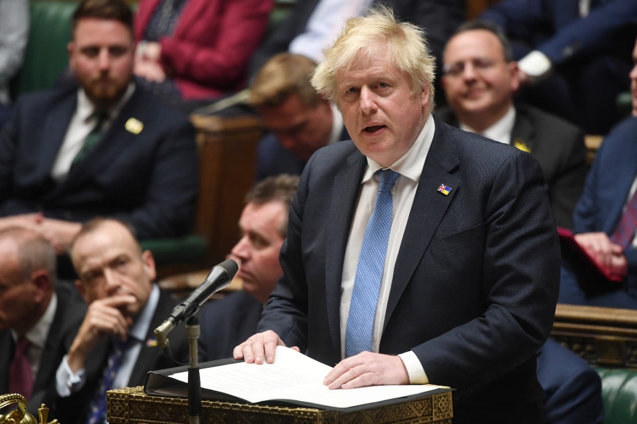 Pese a que lo quieren fuera por incumplir normas: Boris Johnson seguirá en carrera electoral
