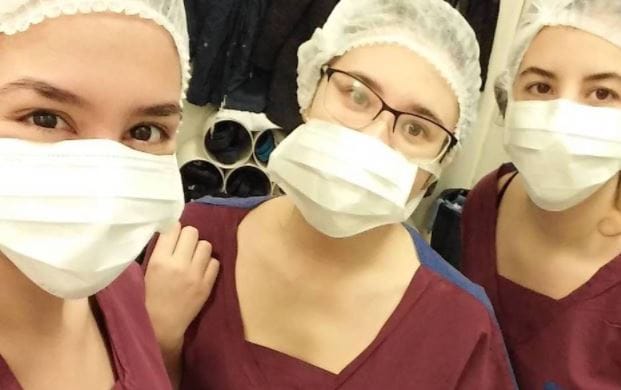 Clínica prohibió a doctora suturar a paciente que no podía pagar: Ella desobedeció y renunció