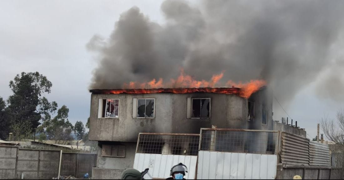 Incendio afecta domicilio donde hallaron cuerpo sin vida durante búsqueda de menor en Coronel