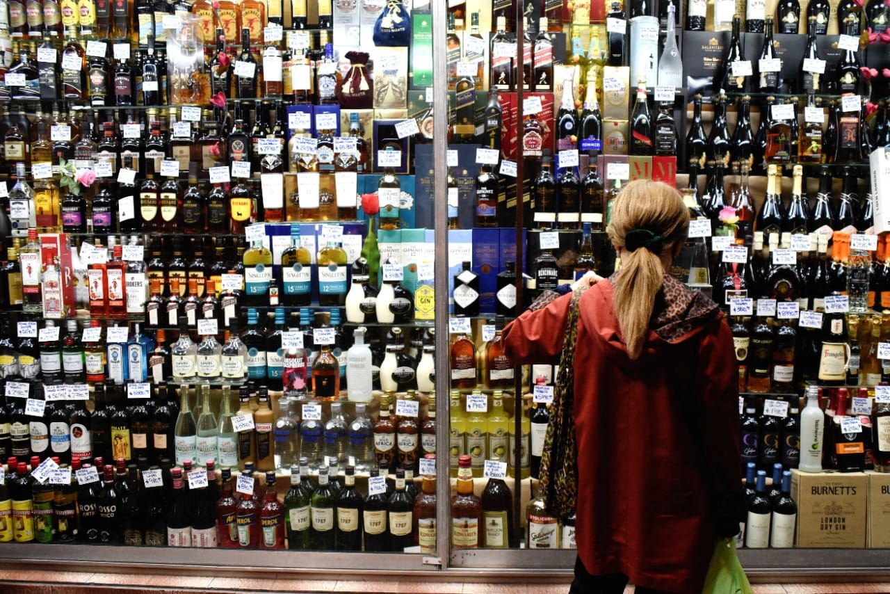 No dan abasto con alza de la inflación: Argentina se hunde en la pobreza