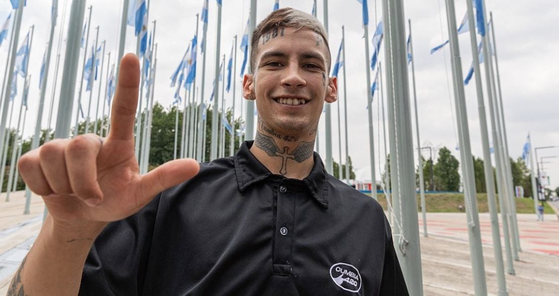 “A estos flaites no hay que dejarlos pasar”: Cantante L-Gante denunció discriminación al llegar a Chile