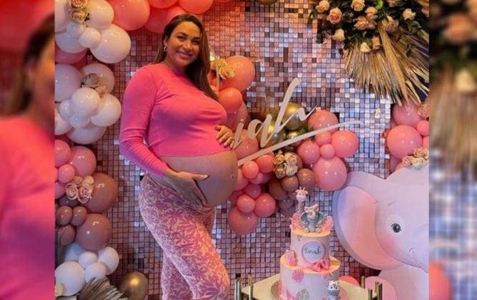 Lisandra y su pareja Raúl Peralta celebraron el baby shower de su hijita Leiah