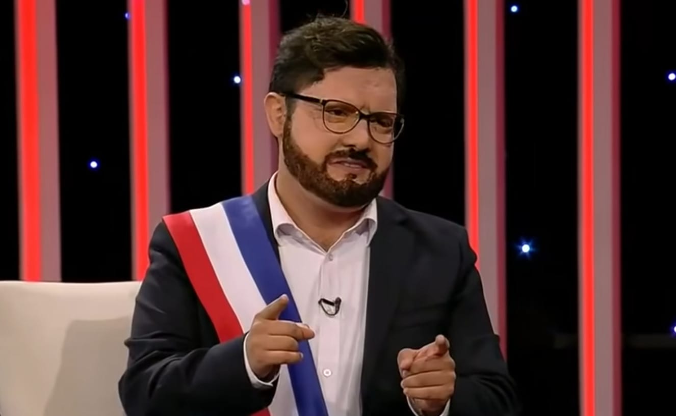 Oriundo de Lota recibe alabanzas tras sorprendente imitación del Presidente Gabriel Boric