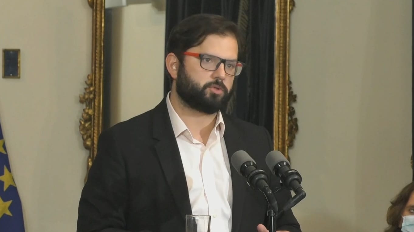 Aprobación de Boric experimentó leve alza según Cadem