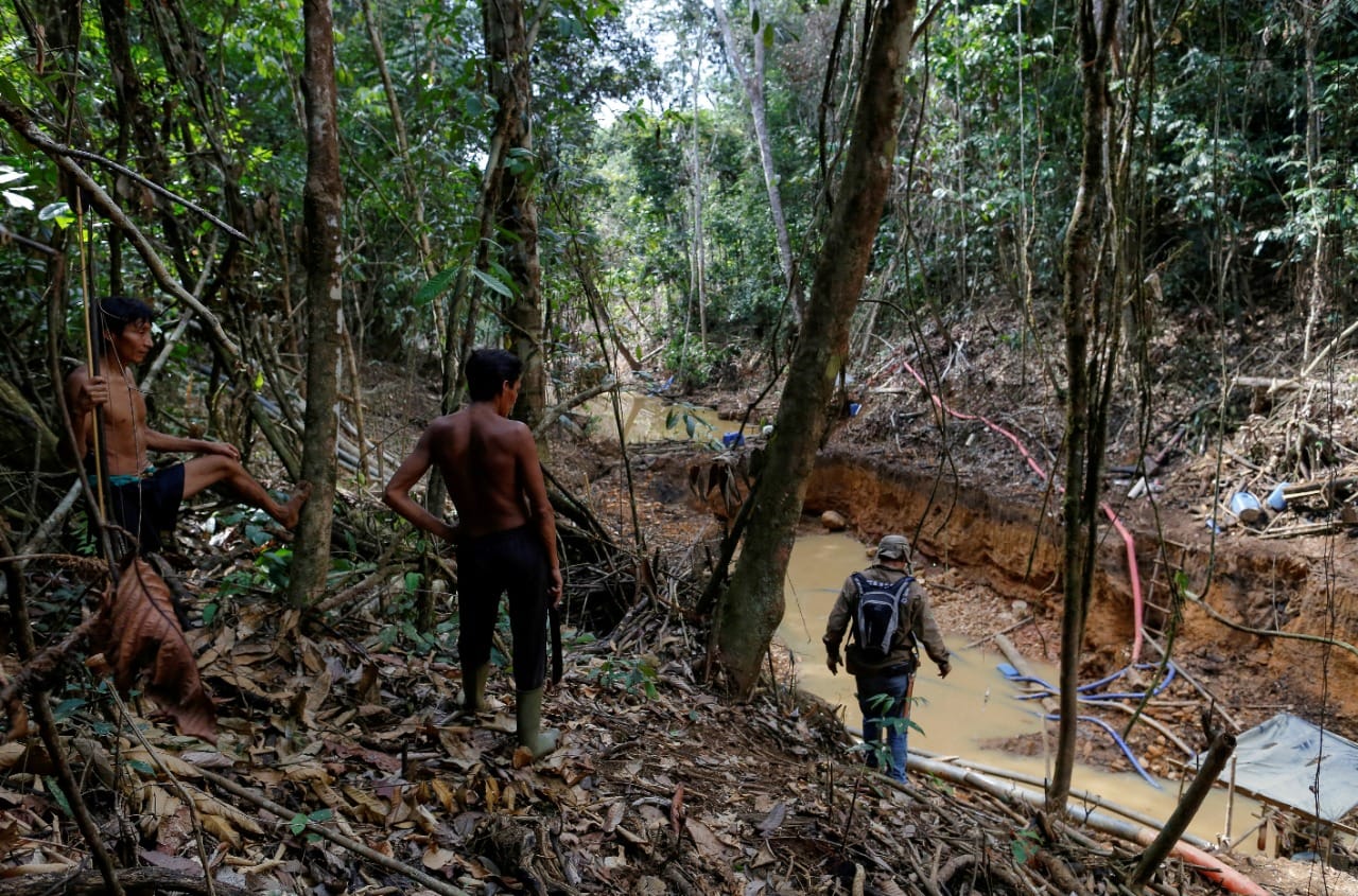 Denuncian que una adolescente yanomami fue secuestrada y violada por mineros en el Amazonas