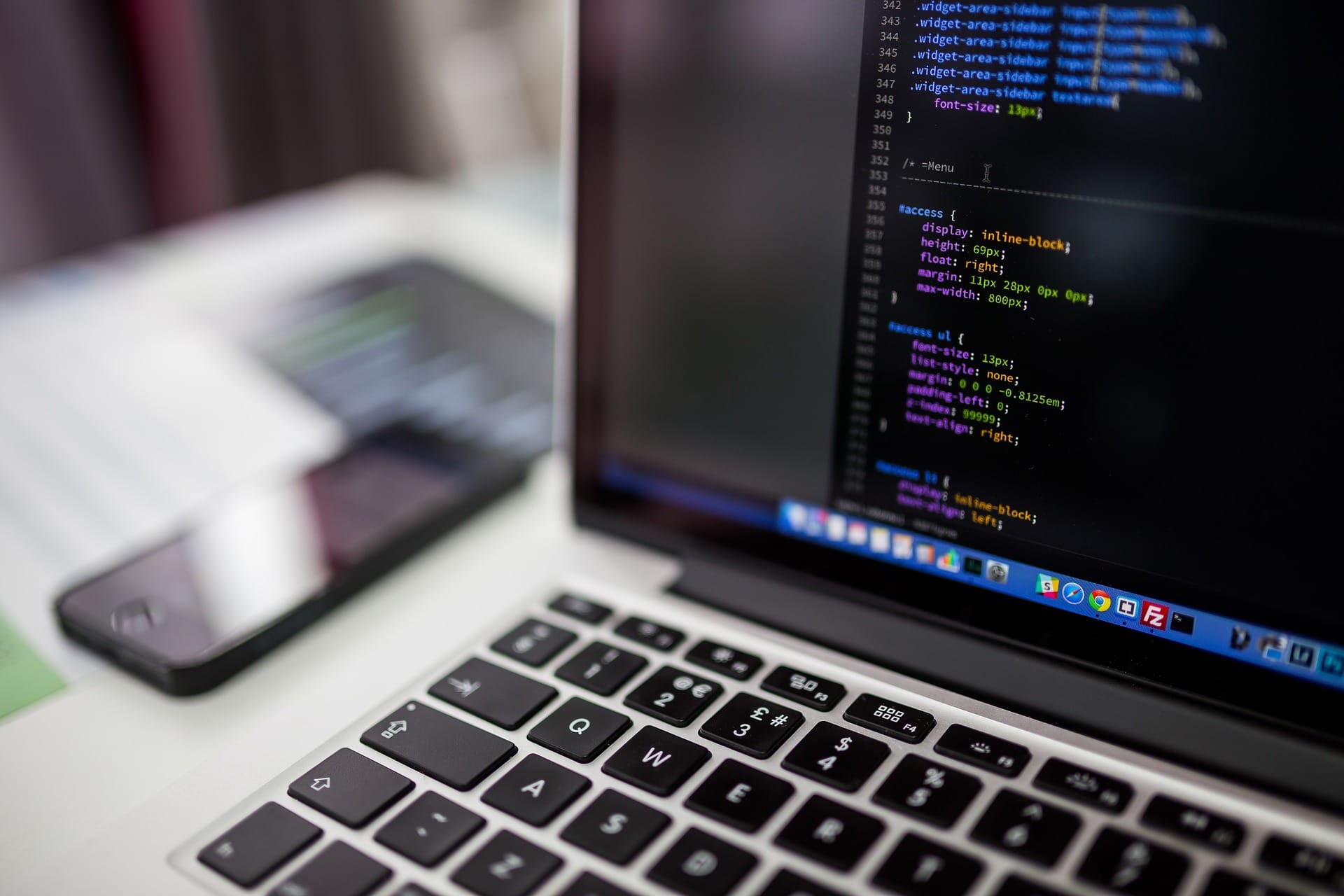 Instruyen investigación interna tras descarga de pornografía en red asociada al Gobierno