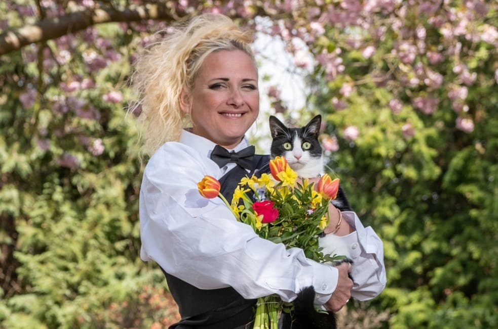 La insólita razón por la que mujer se casó con su gata: “Ella es tan importante para mí como mis hijos”