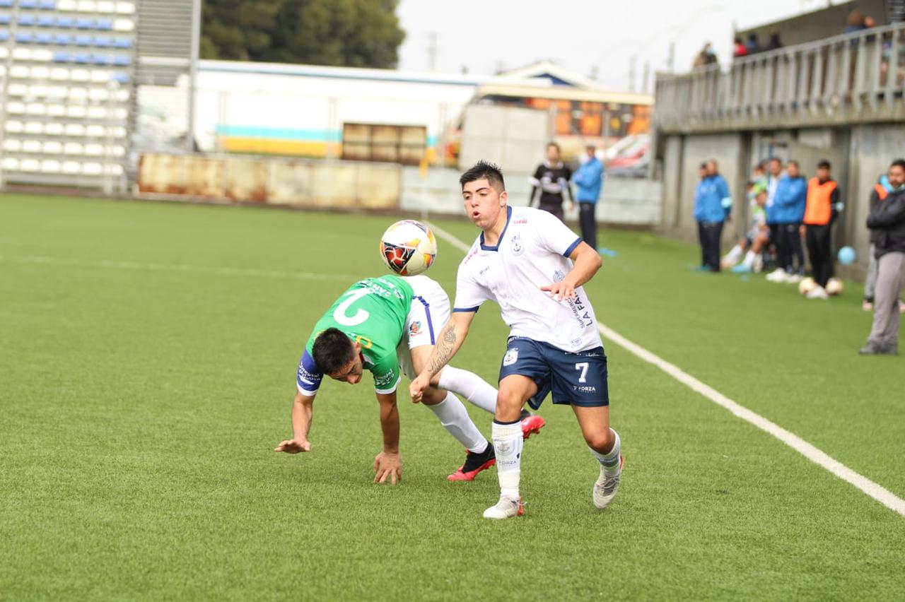 Naval infla el pecho tras arrasar en su estreno en Tercera División