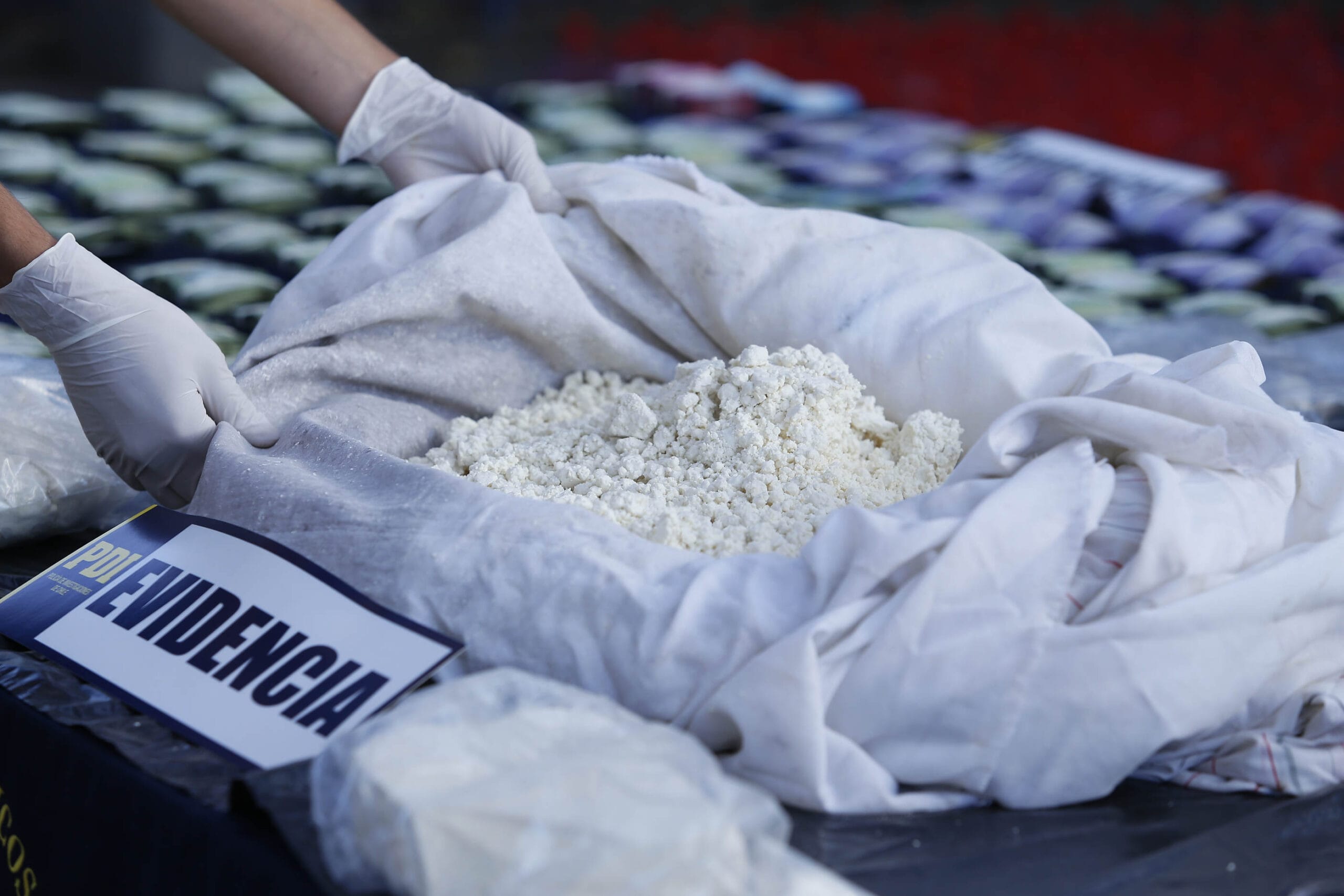 Detienen a 12 personas tras allanamiento a 21 viviendas por microtráfico de drogas en Lota