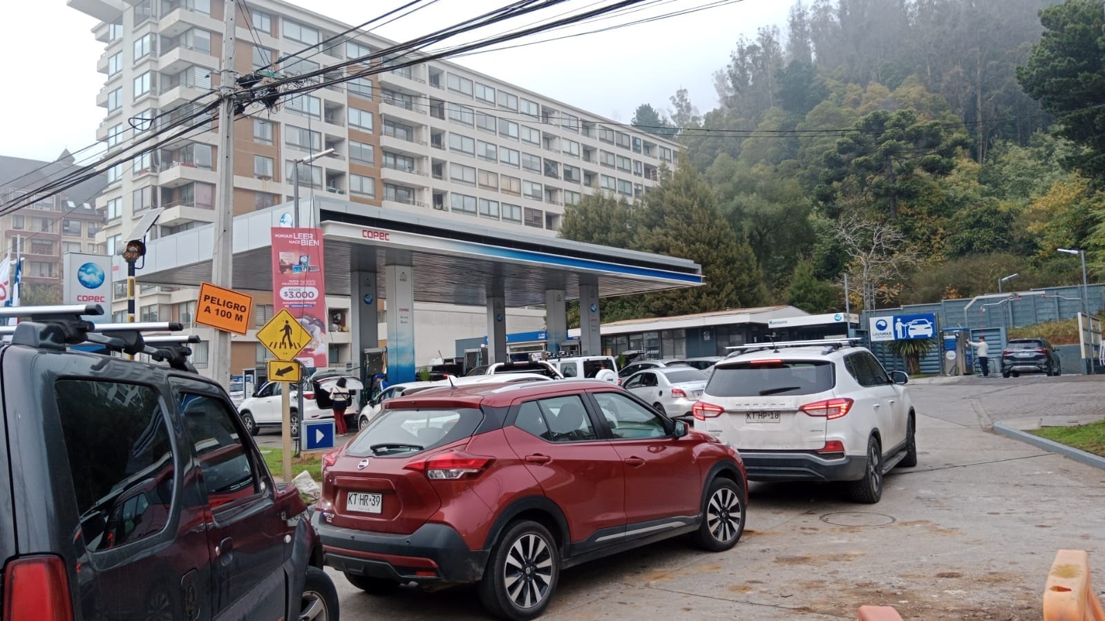Largas filas en bencineras del Gran Concepción tras advertencia de Enap
