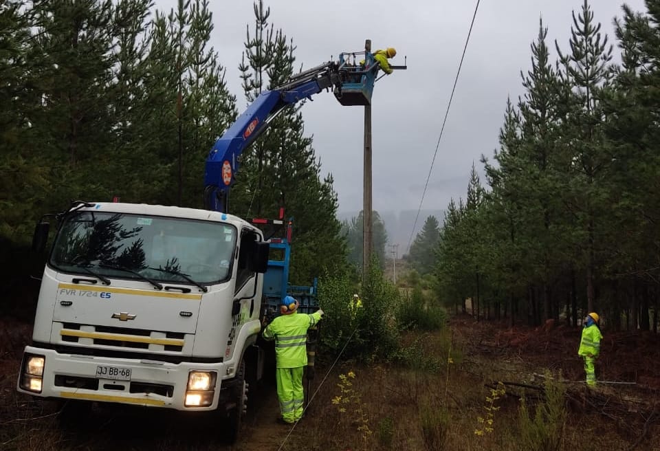 CGE presentará acciones legales por intento de robo de cables que causó interrupción de suministro eléctrico en la comuna de Cobquecura