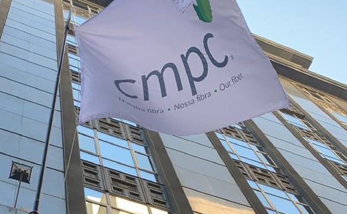 CMPC anuncia paralización escalonada de sus plantas ante paro de camioneros