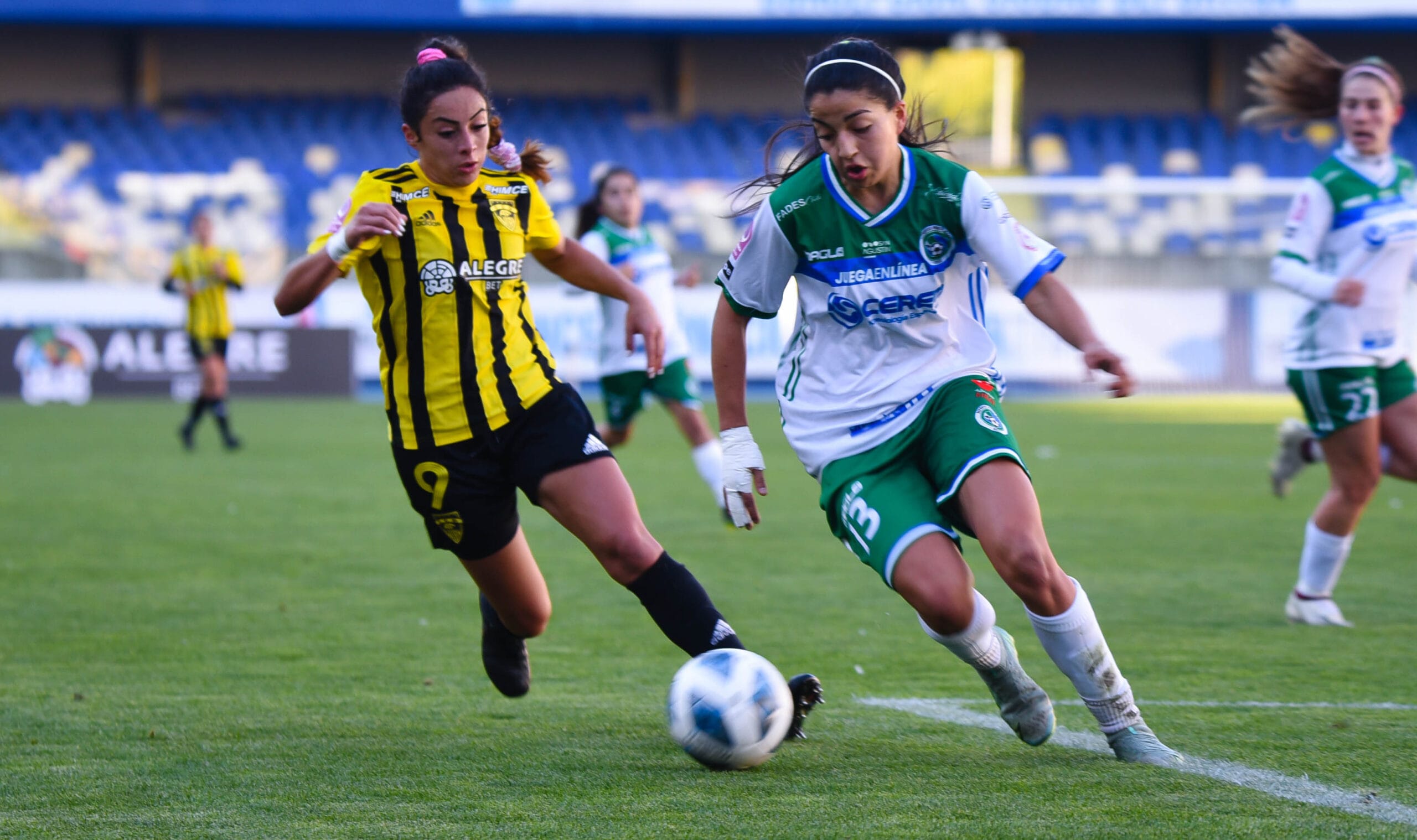 Las aurinegras de Fernández Vial sacan la cara en el fútbol femenino