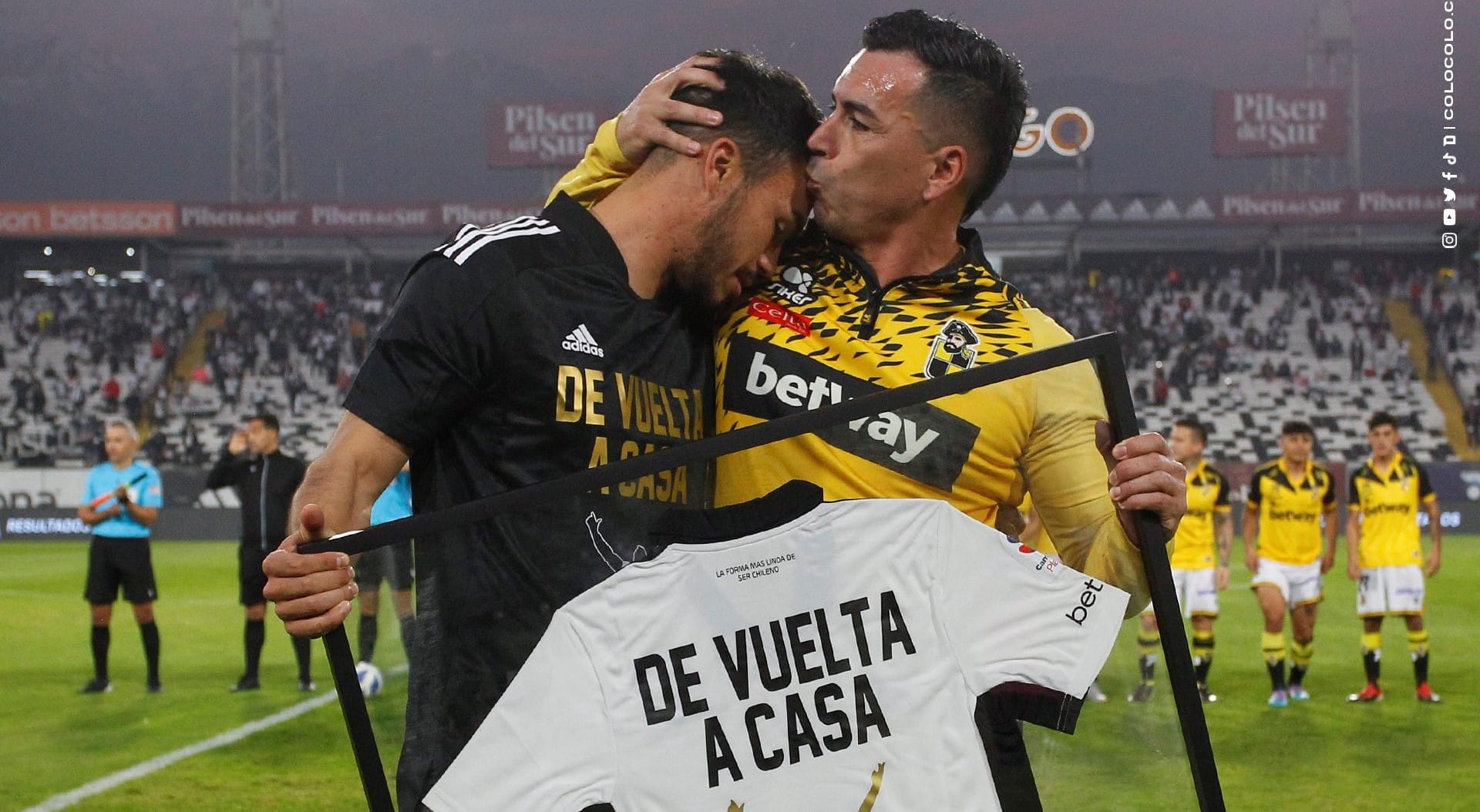 El efusivo homenaje a Esteban Paredes en su regreso al Monumental