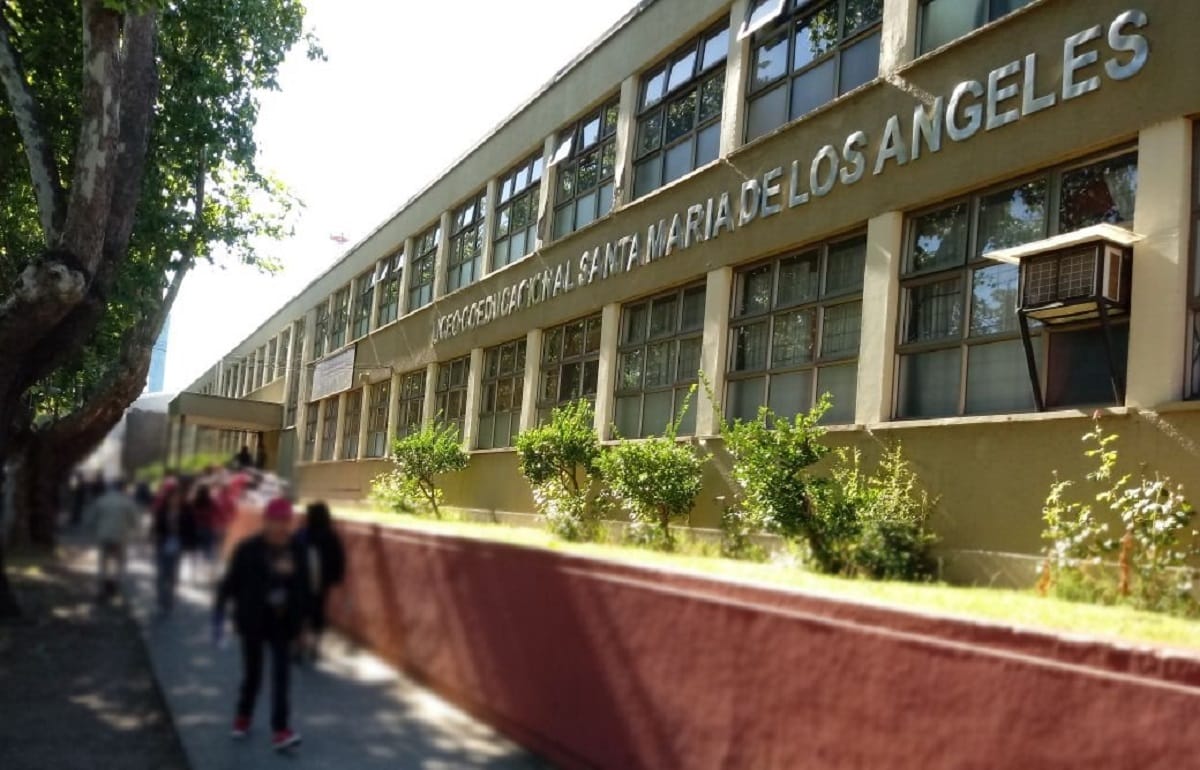 Alumnas de liceo del Biobío denuncian abuso sexual de compañero: Prefieren usar pantalón para evitar acoso