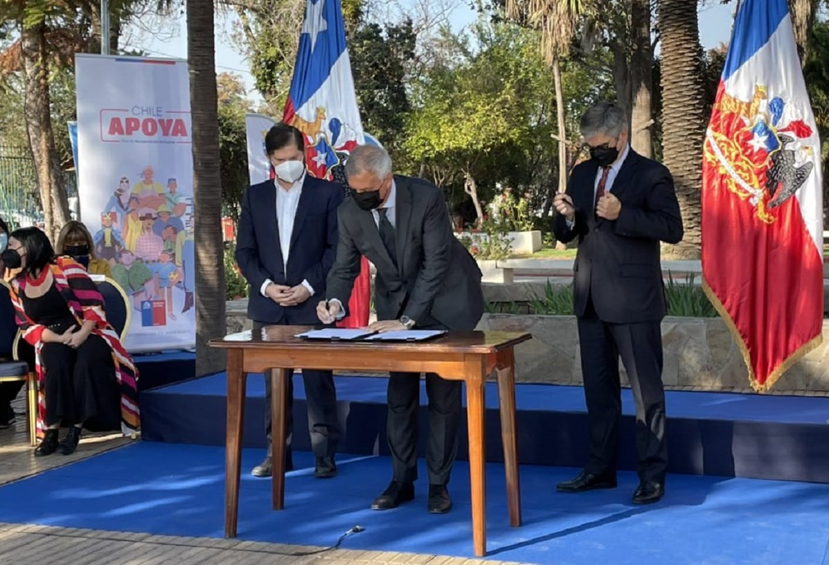 Gobierno presenta proyecto de estabilización del petróleo que permitirá bajar precio de la parafina