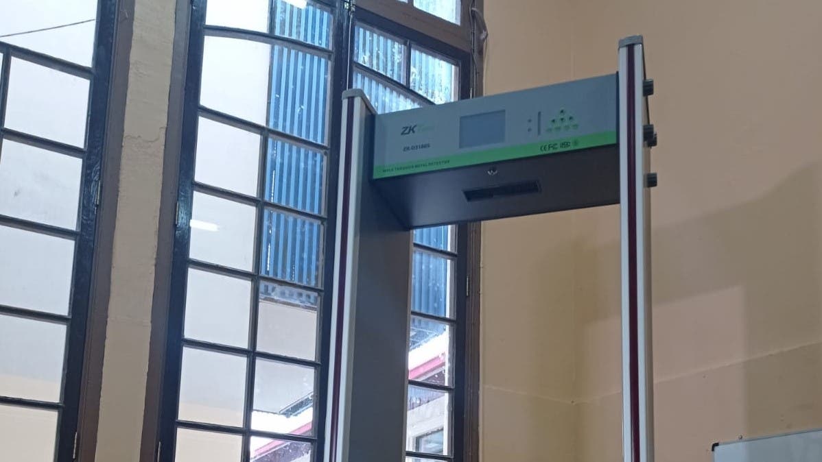Colegio Salesiano instala detector de metales en entrada del recinto para evitar ingreso de armas