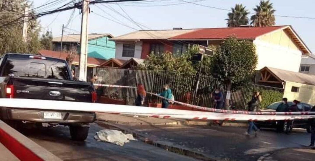 Madre murió atropellada cuando iba a dejar a su hijo al colegio: Hay dos menores lesionados