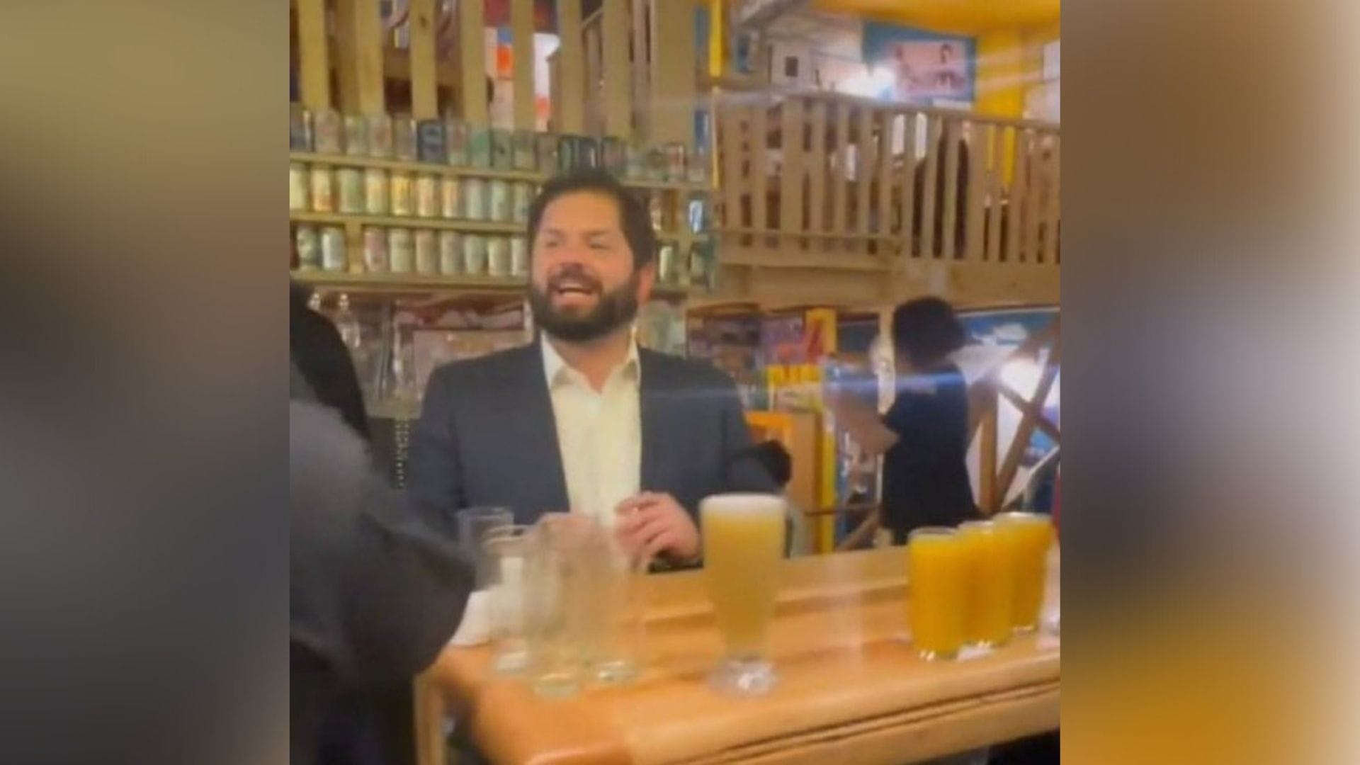 No estaba tomando cerveza en Punta Arenas: Presidente Boric salió a desmentir noticia falsa