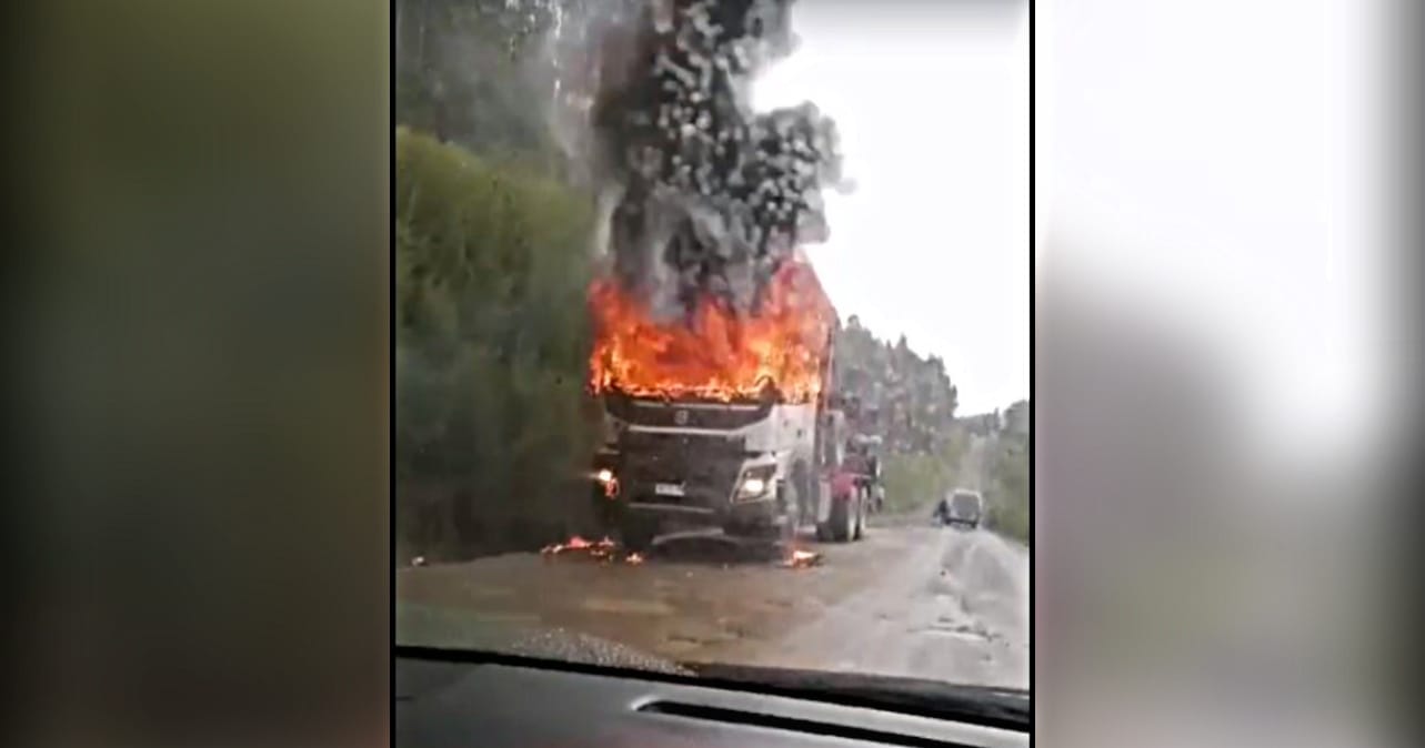 Reportan ataque incendiario a camión en Cañete: Sujetos habrían golpeado a conductor