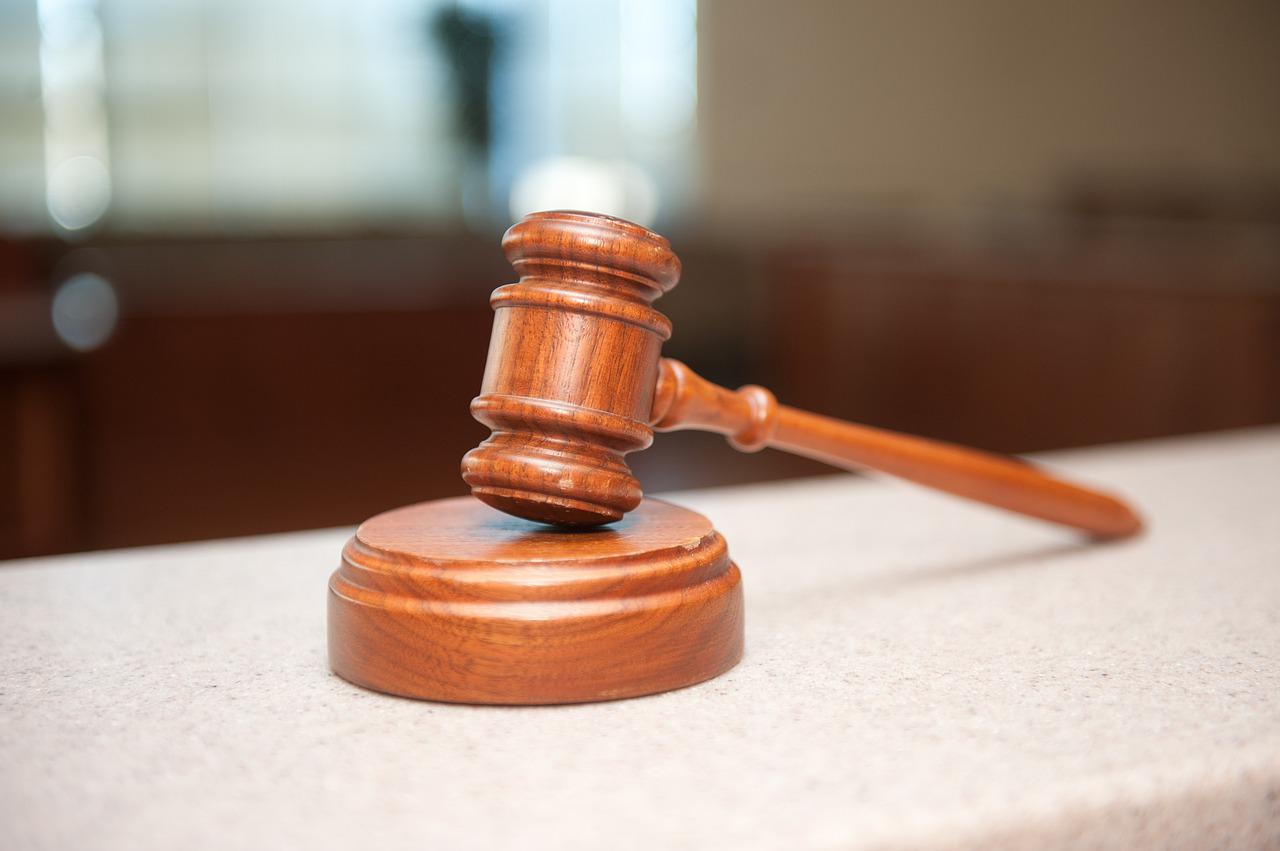 Supermercado pagará millonaria indemnización a trabajador acusado de robar láminas de un álbum