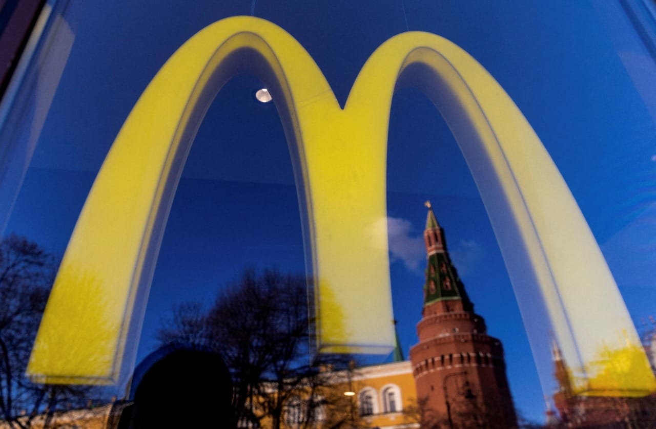 Fin a 30 años de historia: McDonald’s anunció el cierre de todos sus locales en Rusia