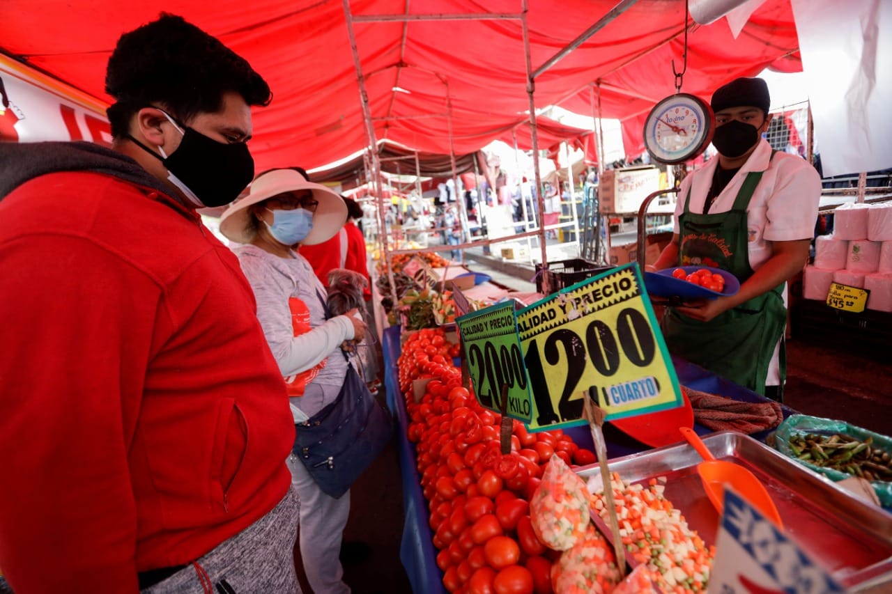 México eliminará aranceles a alimentos como huevos, frutas y carne para combatir la inflación