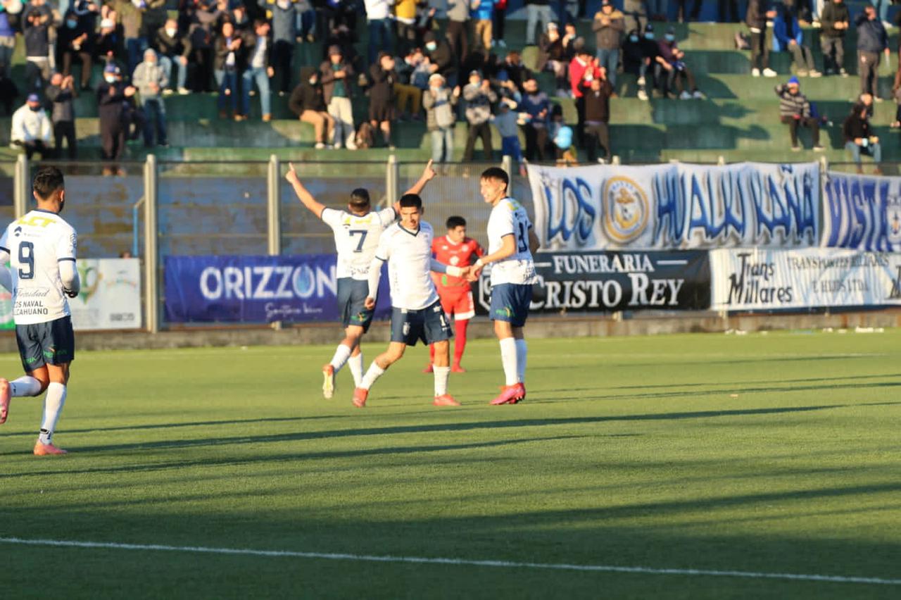 Naval muestra muchísimo coraje y sigue luchando en la Tercera División