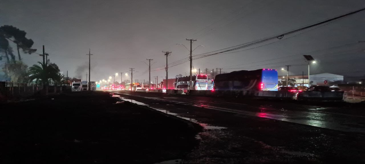 Grupo de camioneros vuelve a obstaculizar el tránsito en la Ruta 160