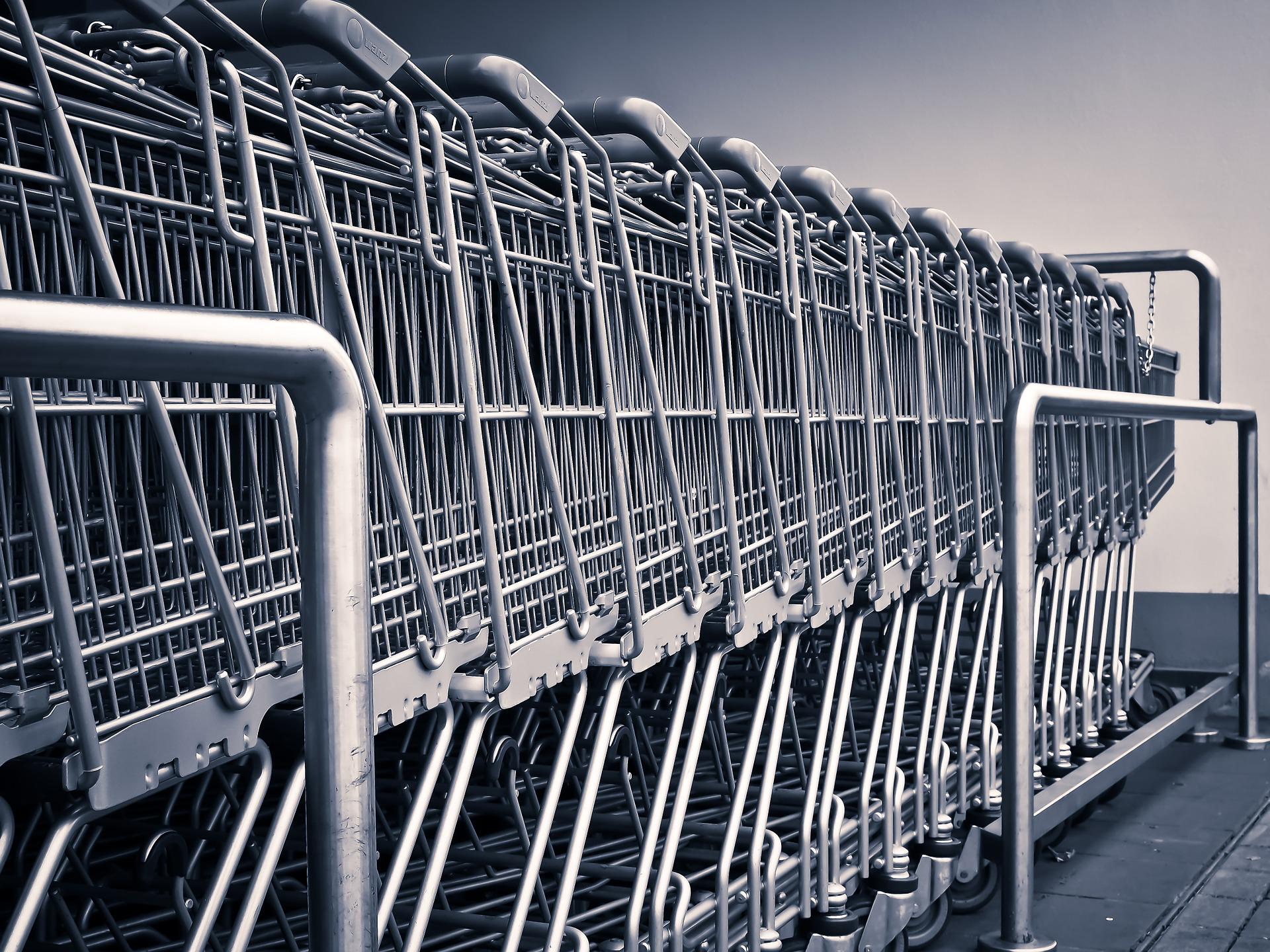 Sorprenden a sujeto robando con carro de supermercado en Concepción