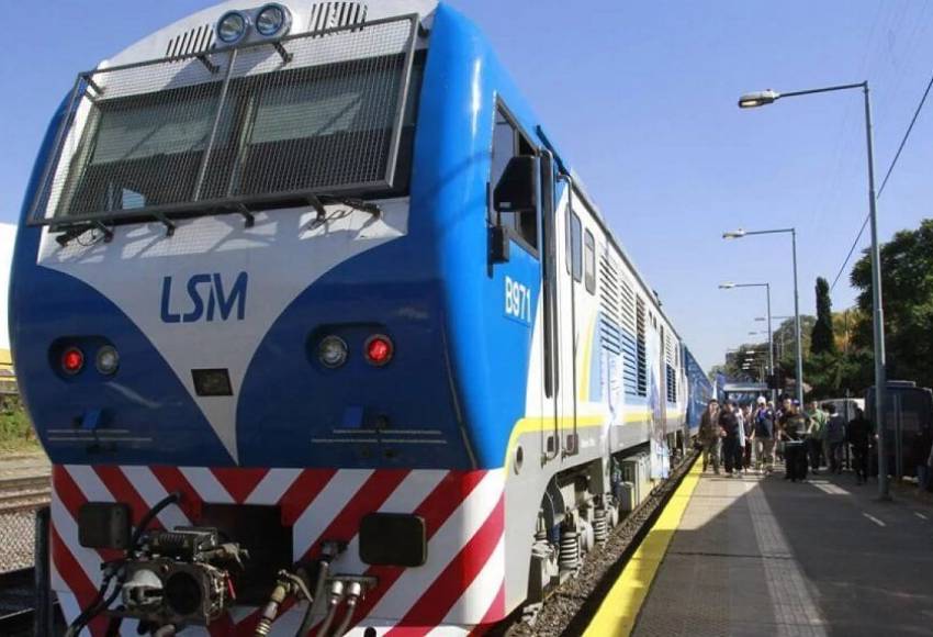 Dos niños murieron atropellados cuando intentaban rescatar a su perro de la línea del tren