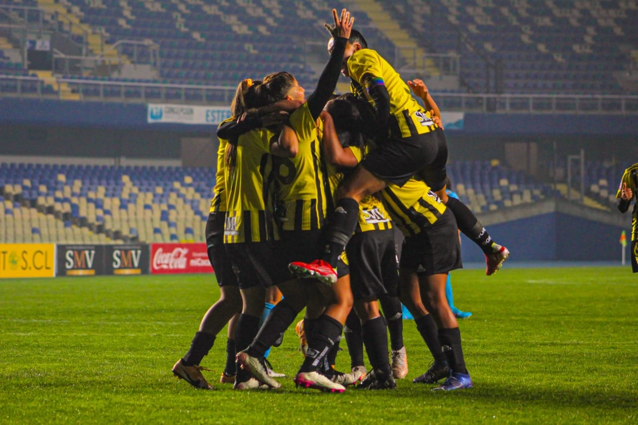 Fernández Vial no se confía del mal momento de Huachipato en el fútbol femenino