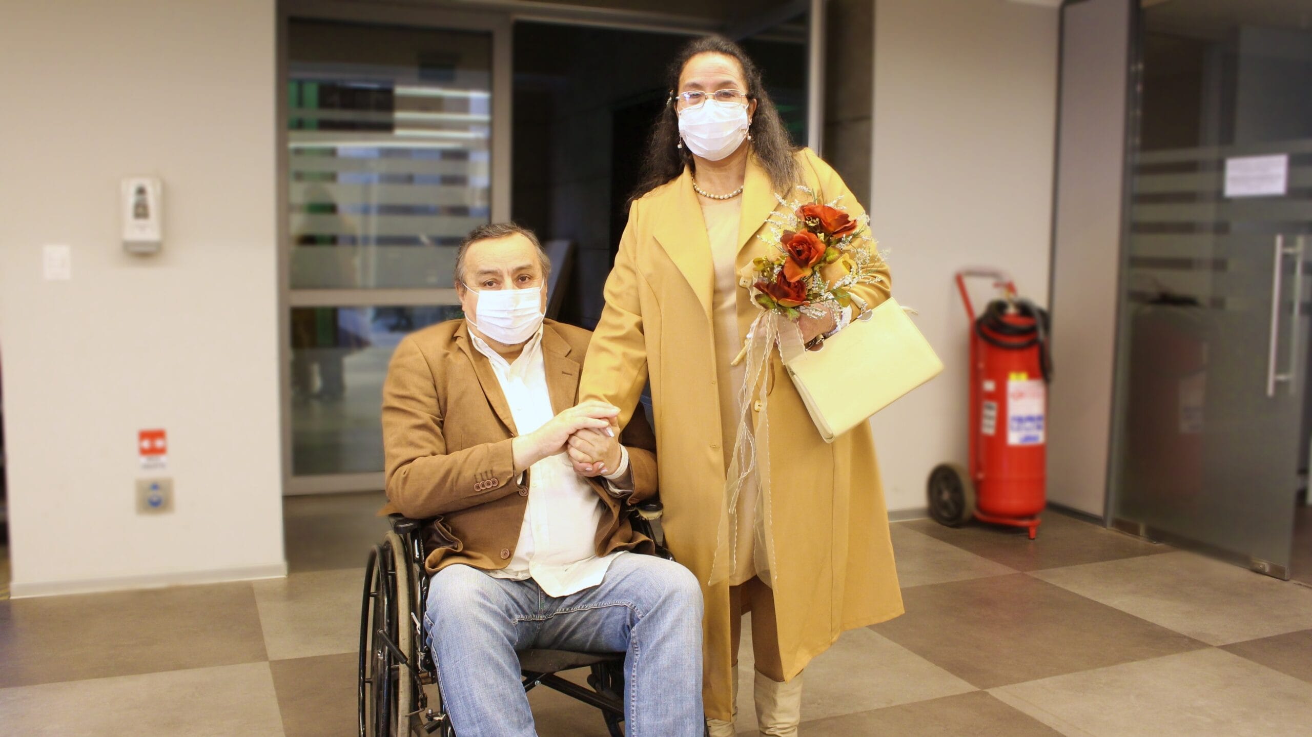 El amor vence la enfermedad: Pareja contrae matrimonio en Hospital Las Higueras de Talcahuano