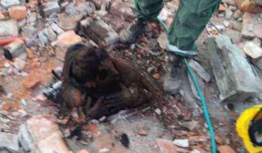 Joven quiso entrar a la casa de su ex por la chimenea de su casa y quedó tres horas atrapado