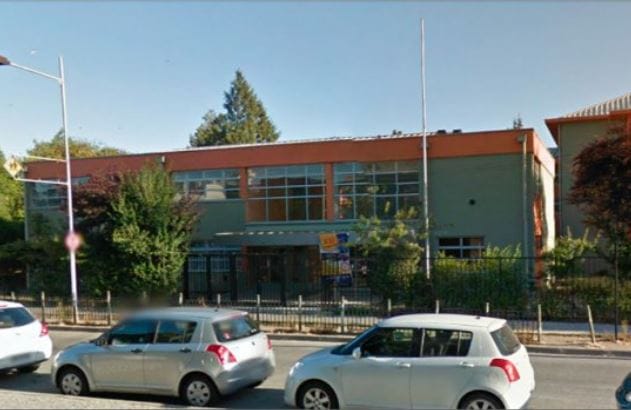 Denuncian millonaria pérdida de notebooks y tablets tras toma de Colegio Brasil en Concepción