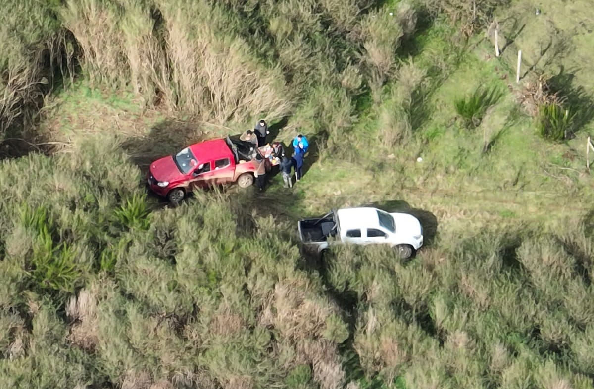Dron captó huida de sujetos que habrían perpetrado ataques incendiarios en Curanilahue: No hay detenidos