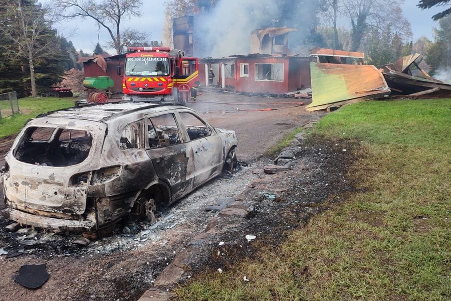 Ataque incendiario dejó daños en casa, autos y maquinaria: Fundo atacado pertenecería a Juan Sutil