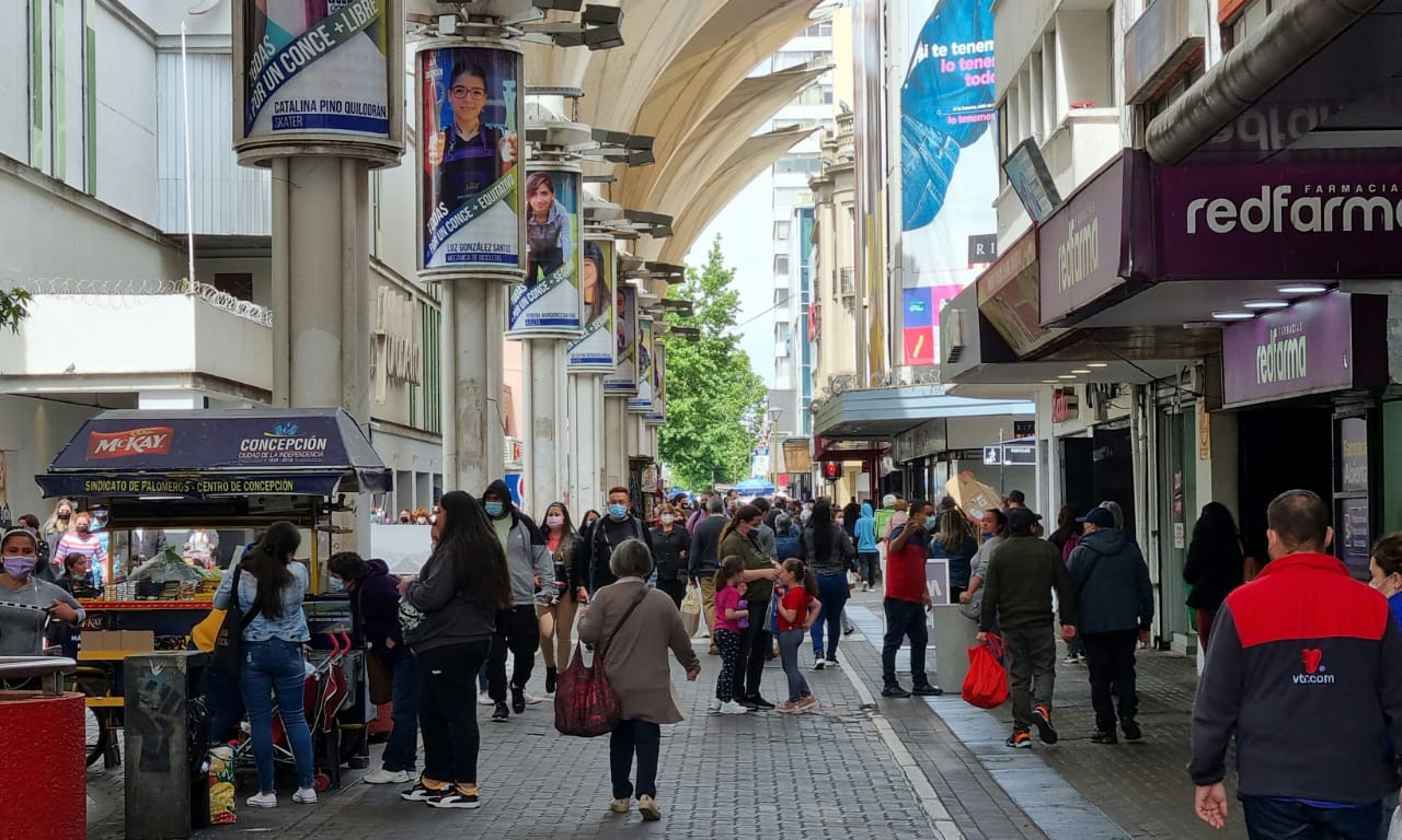 Autoridades valoran que comercio penquista evalúe extender horario hasta las 20.00 horas