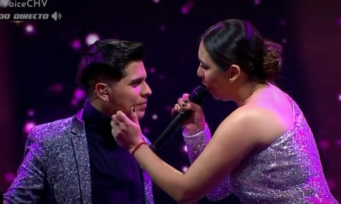 No aguantaron las lágrimas: Así fue la emotiva batalla del cantante callejero penquista en “The Voice”