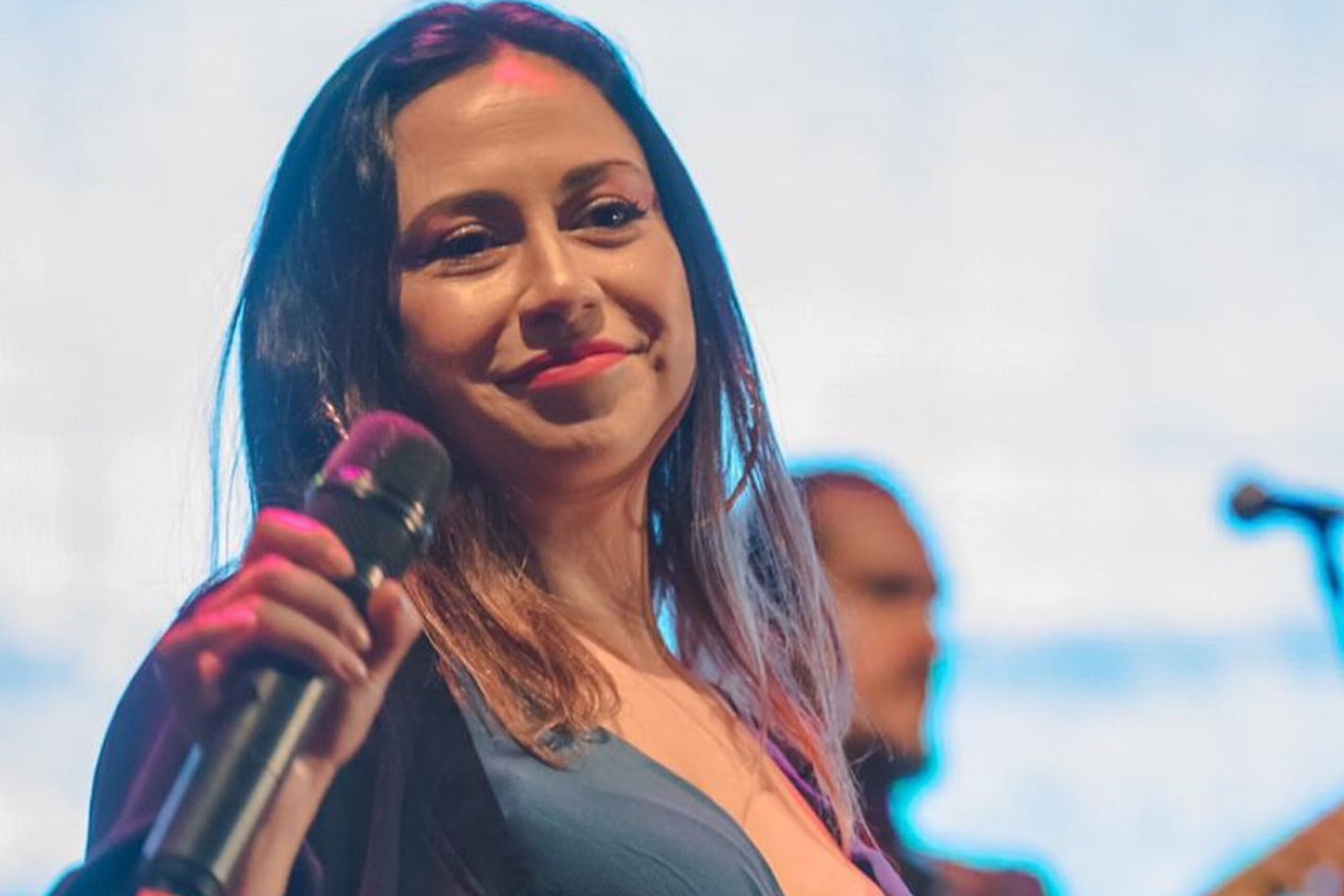 Profesora penquista se prepara para los knockouts en “The Voice”