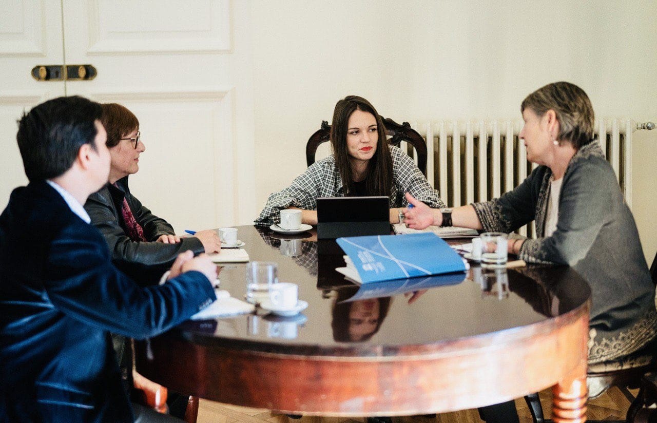 Gobierno deja sin efecto “Gabinete Irina Karamanos” y sostiene que fue “error administrativo”